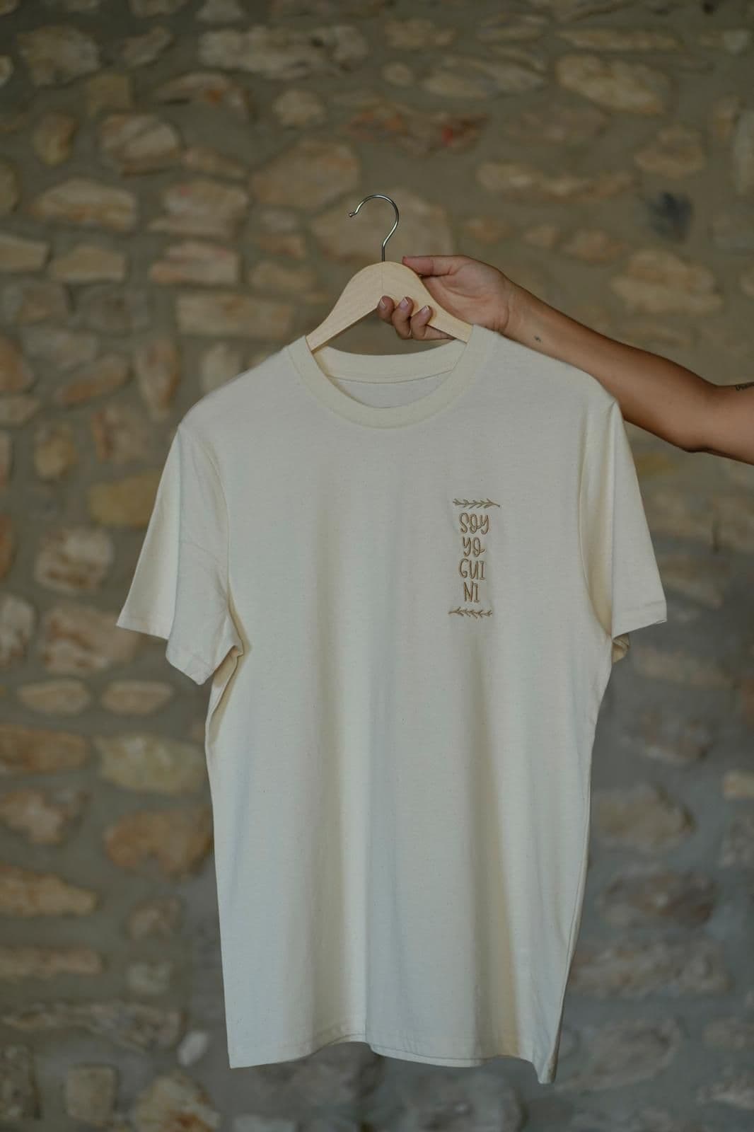 Camiseta "Soy Yoguini" Natural Raw